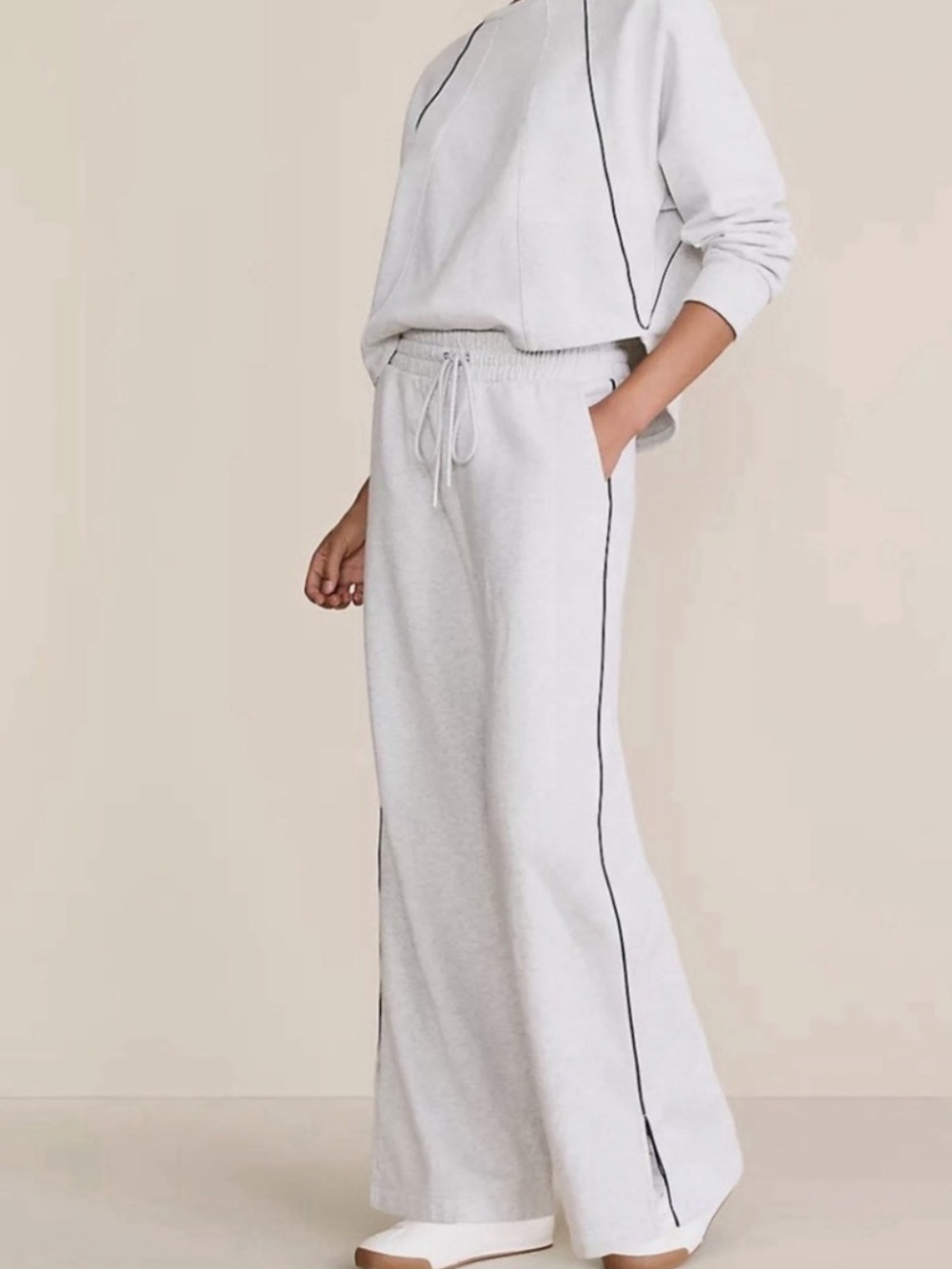 Lou & Grey Heathered Piped Elite Fleece Wide Leg Sweatpants